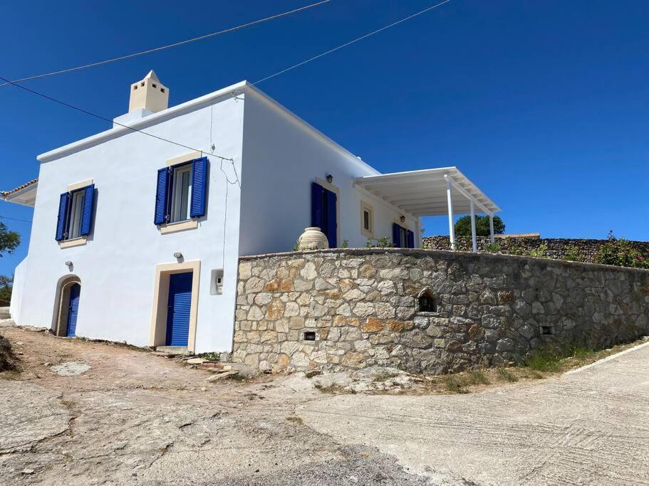 Вилла Tsipouras House Kythira Town Экстерьер фото