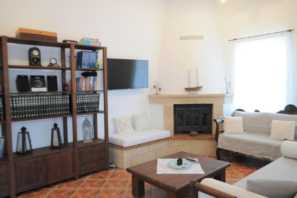 Вилла Tsipouras House Kythira Town Экстерьер фото